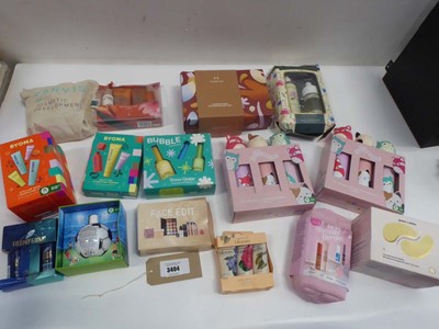 Lot Selection of mixed gift sets to include The...