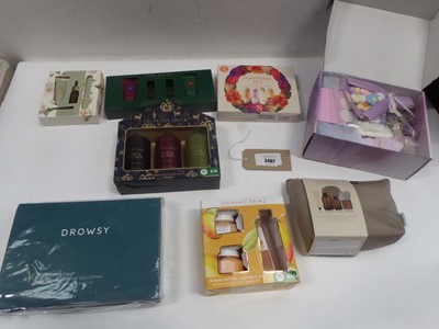 Lot x8 gift sets to include Apothecary, The fuzzy...