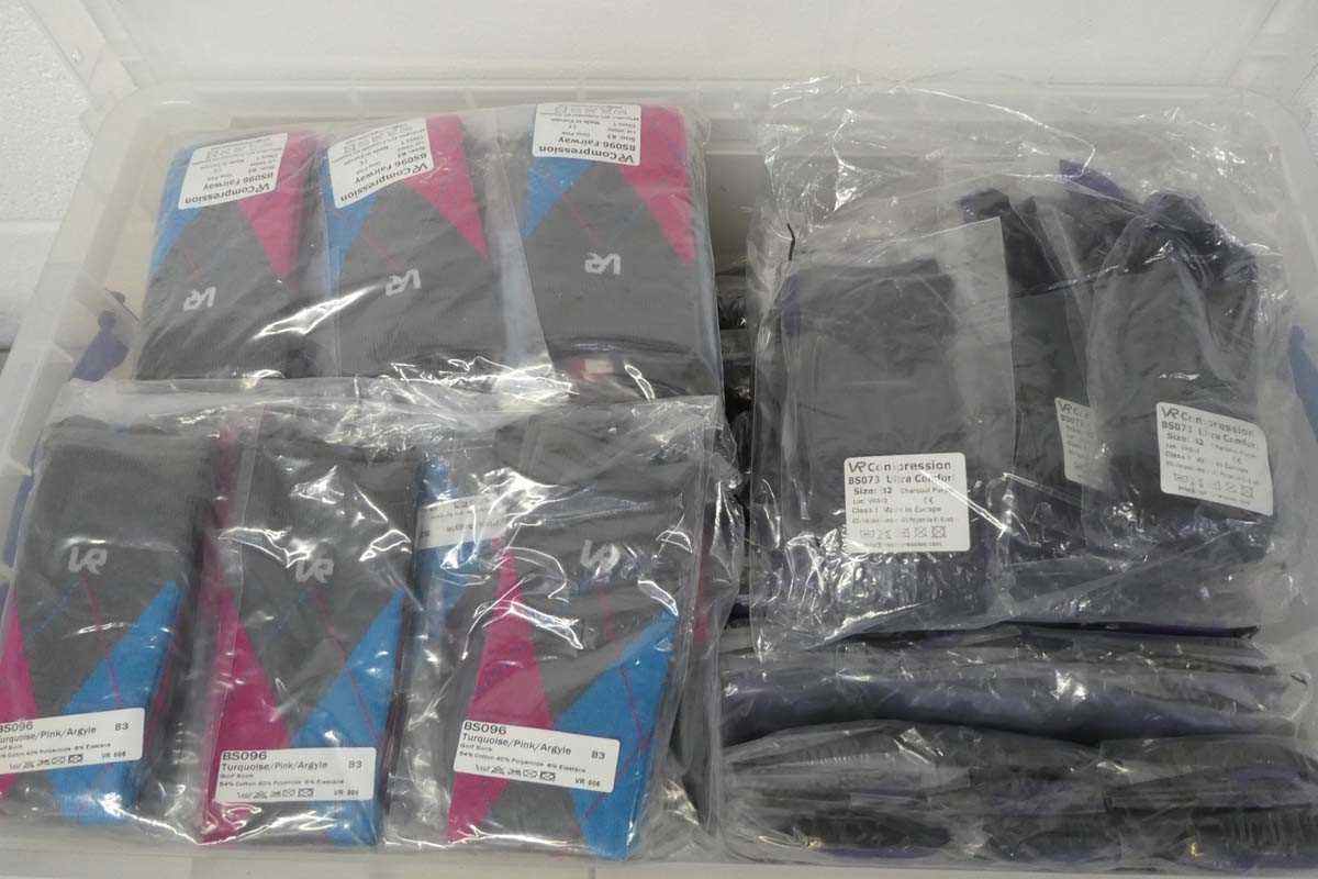 Lot A clear box containing approx. 150 pairs of VR...