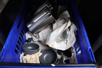 Lot 400 - Box of assorted items including stainless...