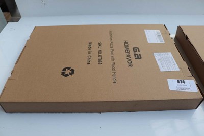 Lot 474 - Pizza peel, boxed