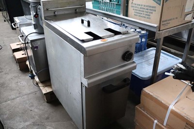 Lot 560 - 40cm gas Falcon single tank fryer
