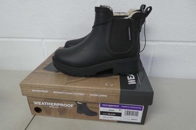 Lot A boxed pair of women's Anna memory foam ankle...