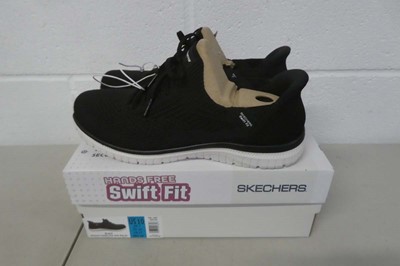 Lot A boxed pair of women's hands free swift fit...