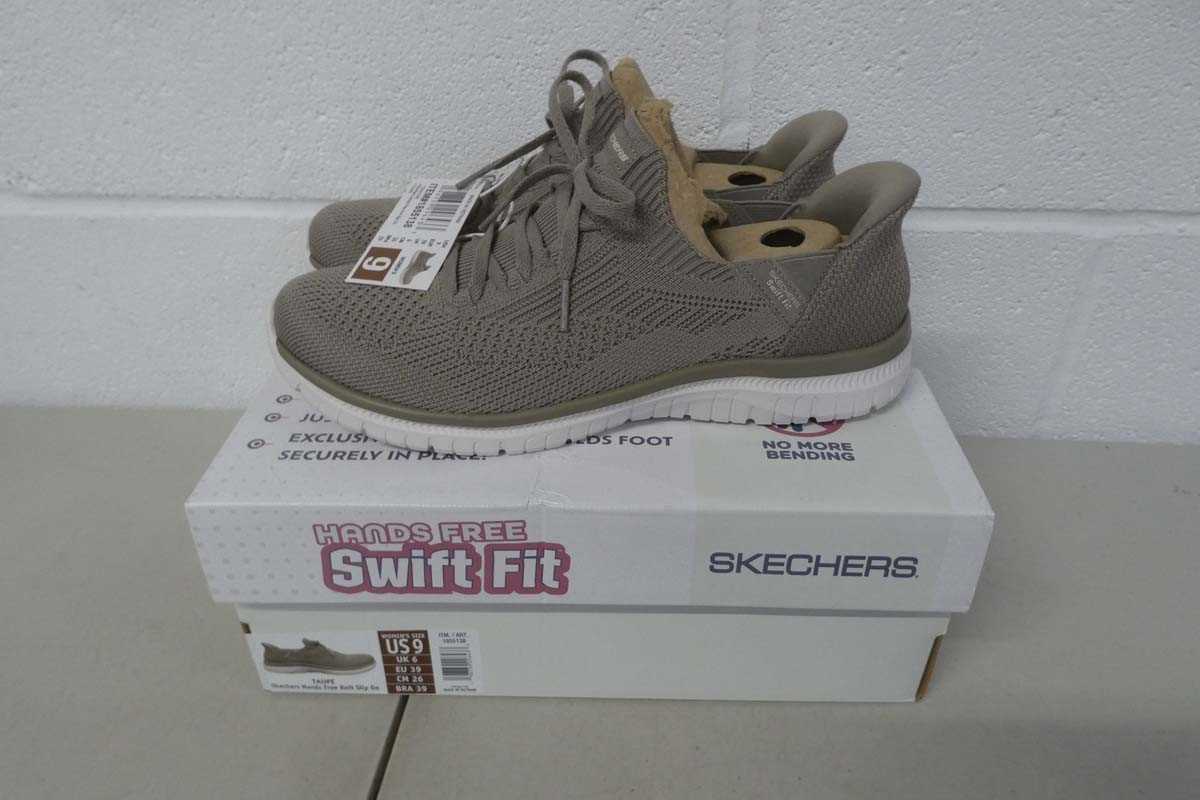 Lot A boxed pair of women's hands free swift fit...