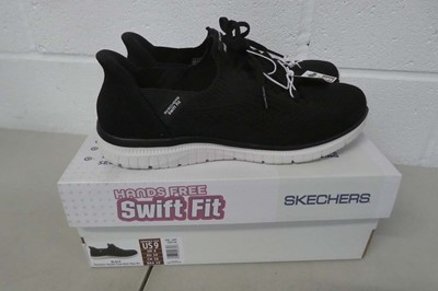 Lot A boxed pair of women's hands free swift fit...