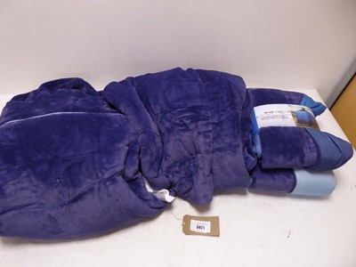 Lot 3421 - x3 Below zero wearable outdoor blanket