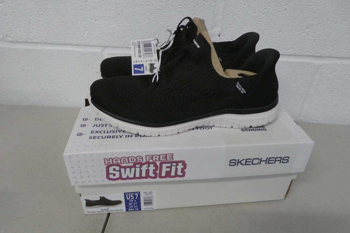 Lot A boxed pair of women's hands free swift fit...