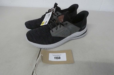 Lot A unboxed pair of men's Skechers hands free...