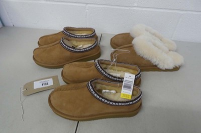 Lot x3 unboxed pairs of slippers in tan ( sizes x2...