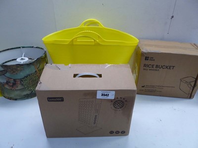 Lot 3542 - Rice bucket, Luma 300 lamp, 2 Gorilla tubs and...