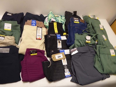Lot 3434 - x20 mixed clothing items to include Champion...