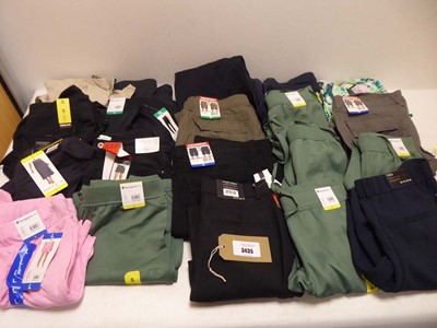 Lot 3435 - x20 mixed clothing items to include Champion...