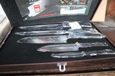 Lot 935 - 5-piece knife set in wooden-style presentation...