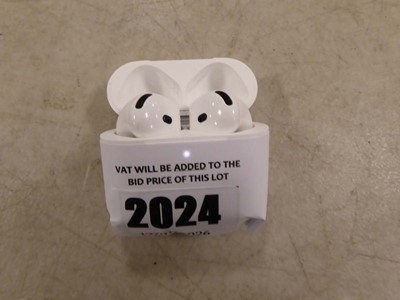 Lot 2024 - Apple Airpods 4, with charging case