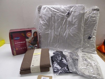 Lot 3561 - John Lewis king size duvet cover, Silentnight...