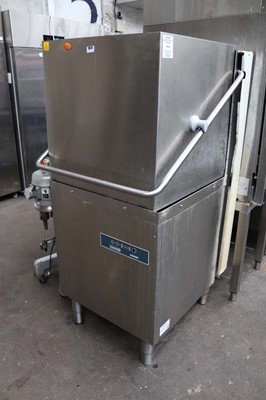 Lot 1024 - 62cm Maid Aid C1035WS lift top pass through...