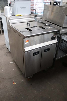 Lot 1082 - 60cm Electric Lincat single tank fire with two...