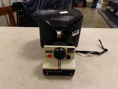Lot 2093 - Polaroid 1000 land camera in case