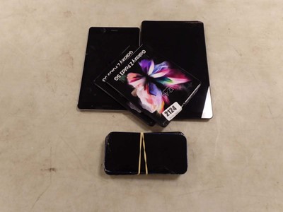 Lot 2124 - Selection of tablets and iPhones for spares...
