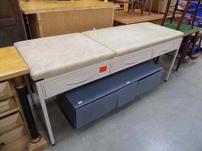 Lot 5263 - Adjustable massage table