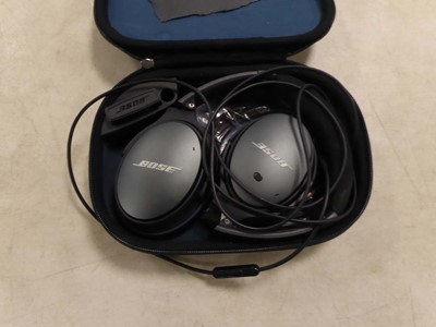 Lot 2138 - Pair of Bose quiet comfort 25 headphones in a...
