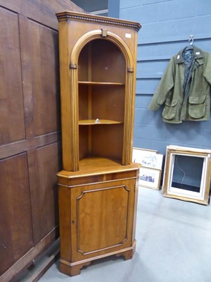 Lot 5249 - Reproduction yew single door cupboard