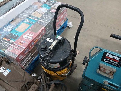 Lot 4339 - Numatic vacuum cleaner