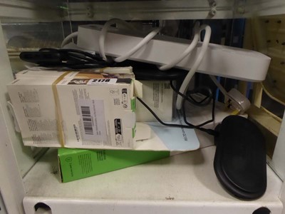 Lot 2178 - Selection of Belkin power banks and charging...