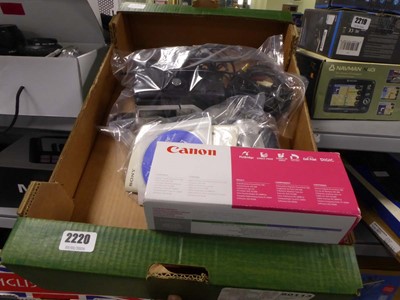 Lot 2220 - Box containing a Canon Powershot A85 digital...