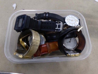 Lot 2290 - Box of various watches