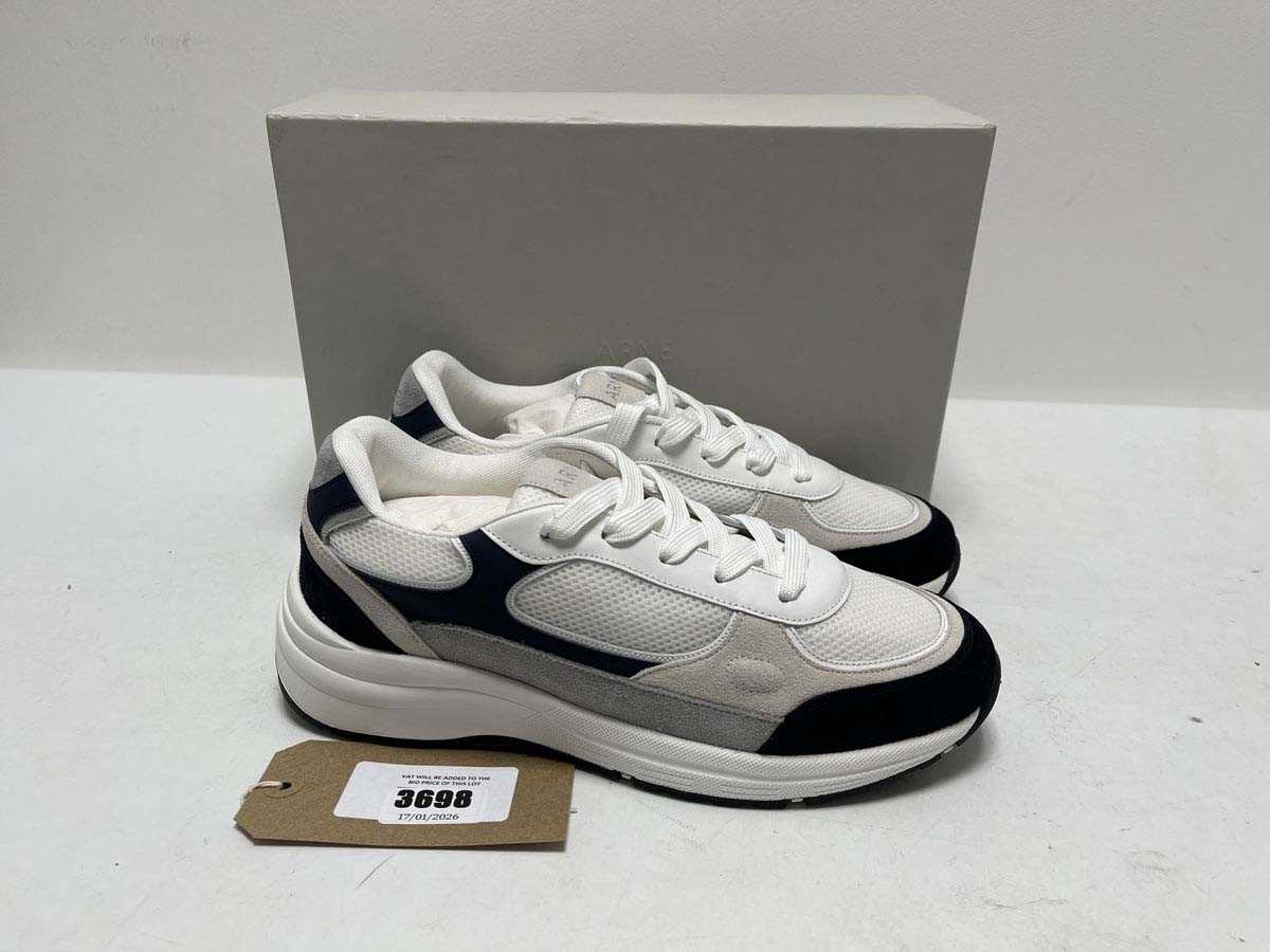 Lot 3698 - Arne apollo runner trainers in white size...