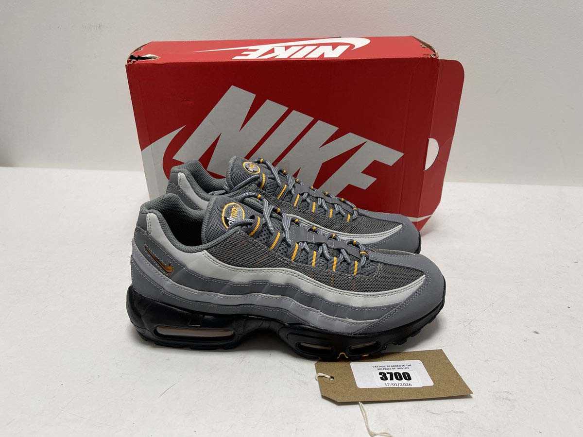 Lot 3700 - Nike air max 95 trainers in grey size UK9 - boxed