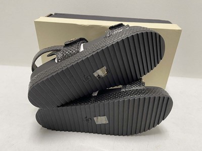 Lot 3705 - Kurt Geiger raymond sandals in black size EU39...