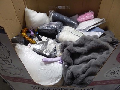 Lot 3590 - Large pallet box containing cushions, mattress...
