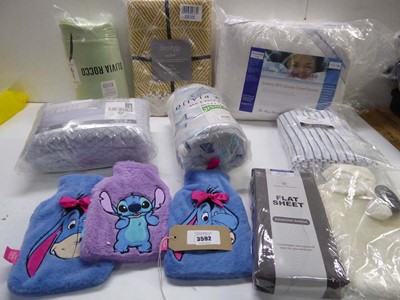 Lot 3592 - King Goose down .5 tog duvet, single duvet set,...