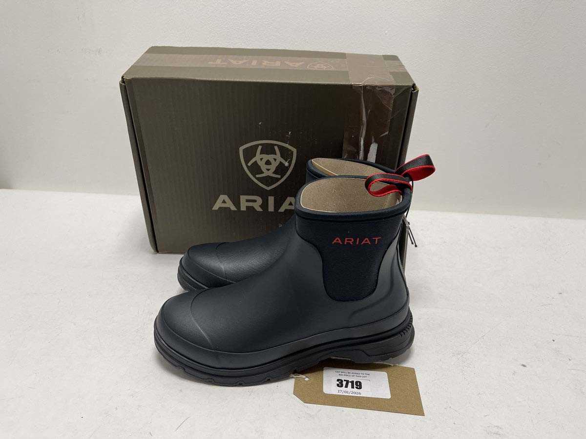 Lot 3719 - Ariat kelmarsh shortie boots size UK4.5 - boxed
