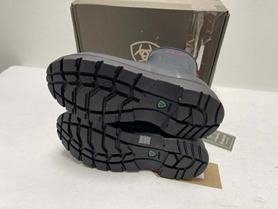 Lot 3719 - Ariat kelmarsh shortie boots size UK4.5 - boxed