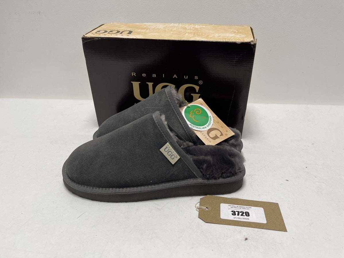 Lot 3720 - Ugg Real Aus Australian sheepskin slippers in...