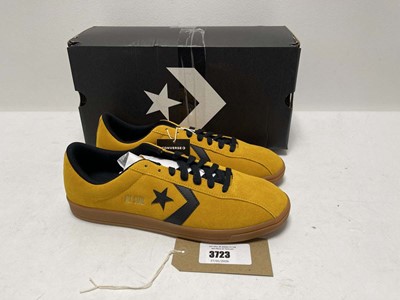 Lot 3723 - Converse all star classic trainers in yellow...