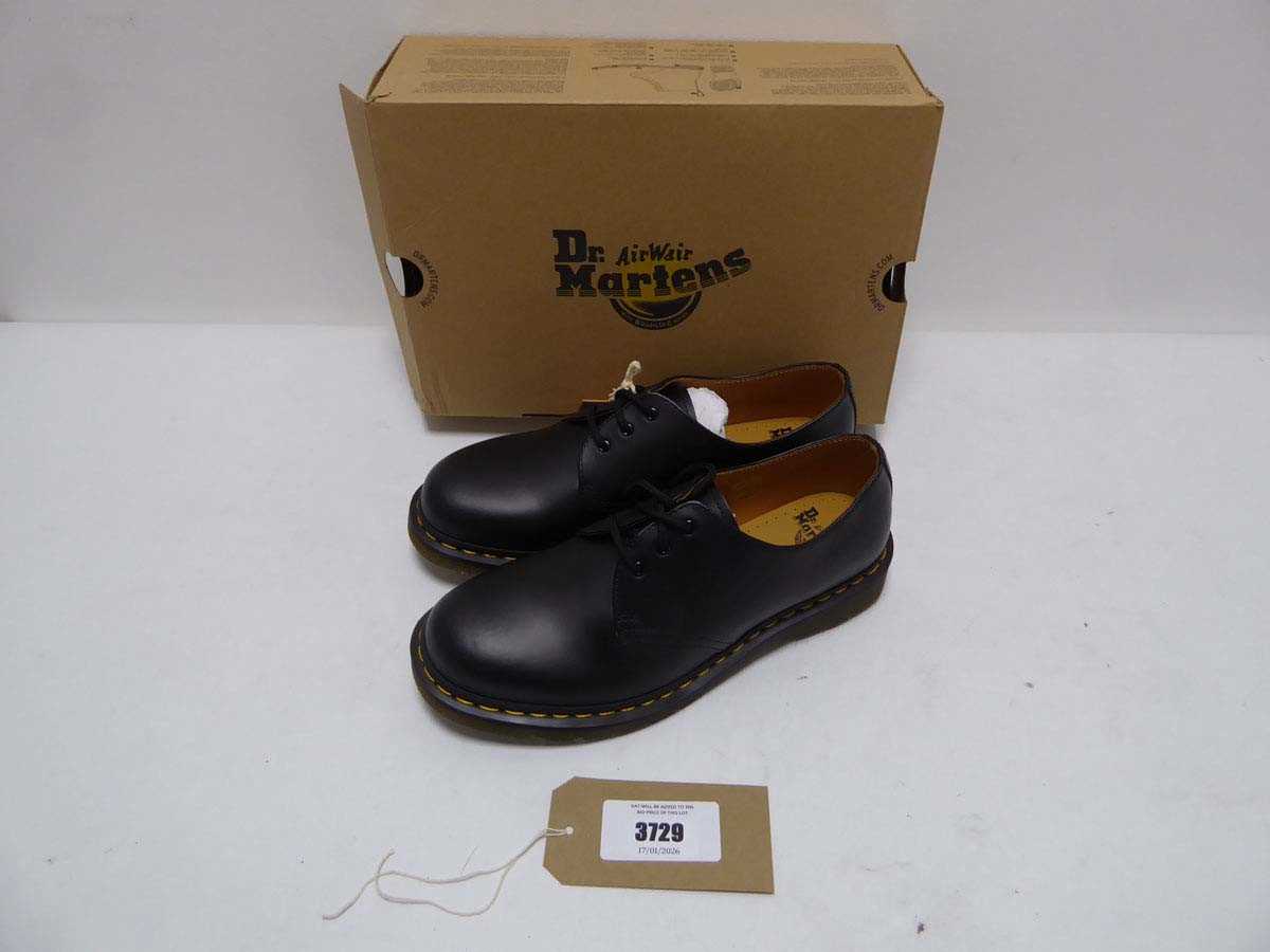 Lot 3729 - Dr Martens 1461 shoes in black size UK9 - boxed