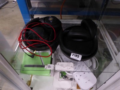 Lot 2185 - 2x headphones