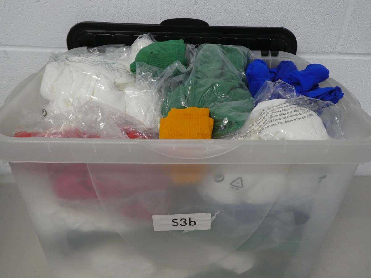 Lot A box containing approx. 200 pairs of VR open...