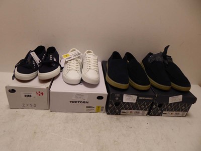 Lot 3489 - x4 pairs of mixed trainers to include Penguin,...