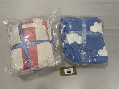 Lot 3820 - 2x The Oodie