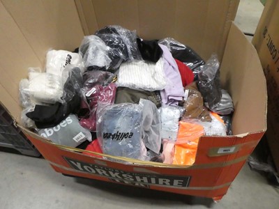 Lot 3821 - Pallet box (not included) containing mixed...