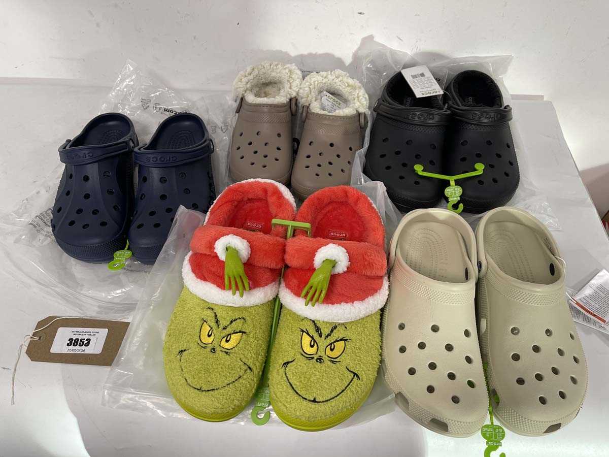 Lot 3853 - 5x Pairs of Crocs in various styles and sizes