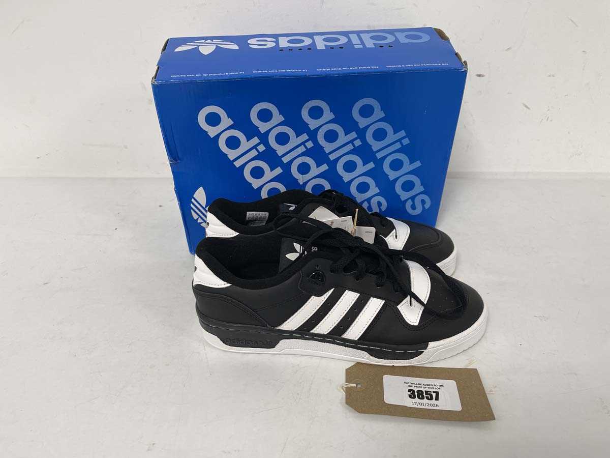 Lot 3857 - Adidas rivalry low trainers in black size...