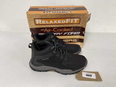 Lot 3858 - Sketchers respected boswell boots in black...