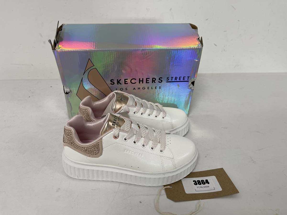 Lot 3864 - Sketchers Street children's hi ridge trainers...